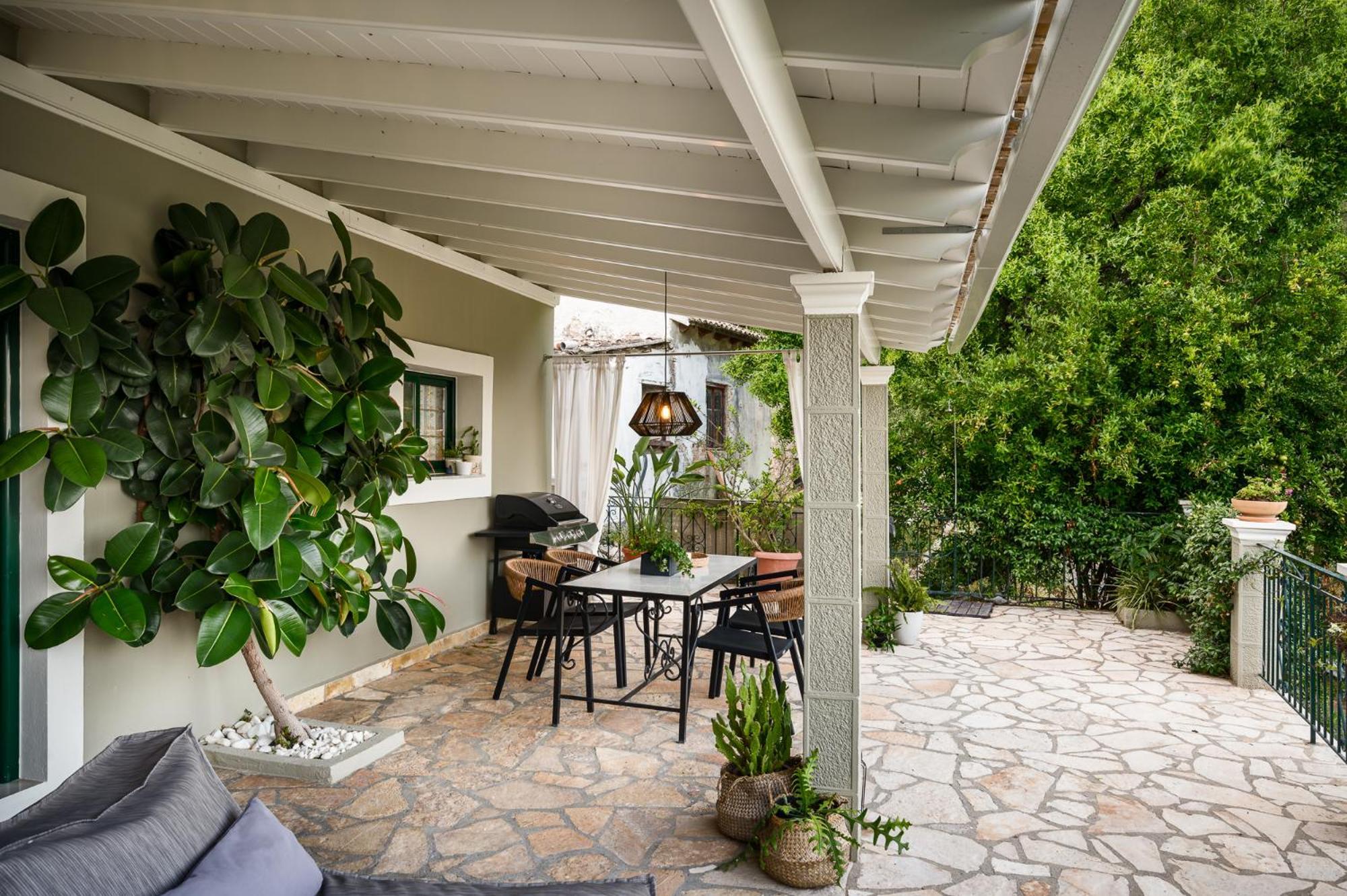 Ermioni's By Konnect, * Agios Markos